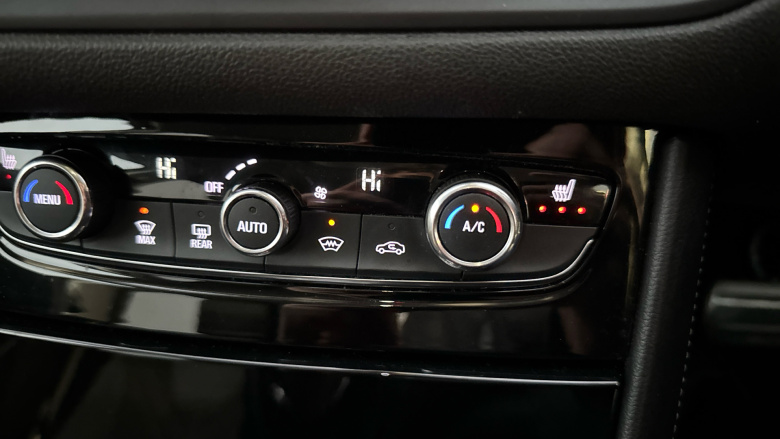 Vauxhall Grandland 1.5 Turbo D Ultimate 5dr Auto Diesel Hatchback